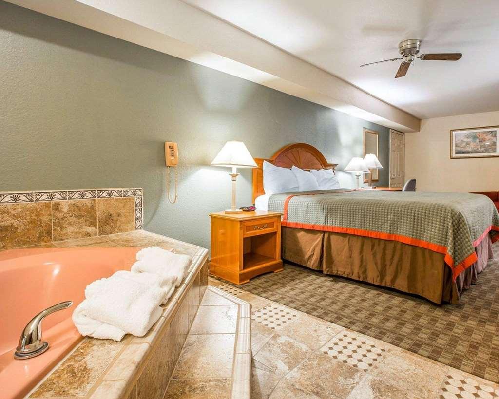 Rodeway Inn Делано Номер фото
