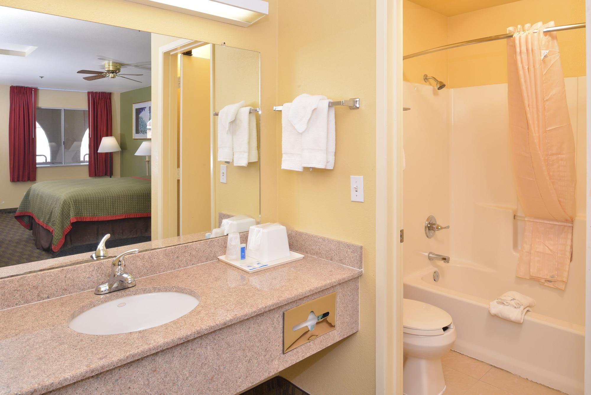 Rodeway Inn Делано Екстер'єр фото