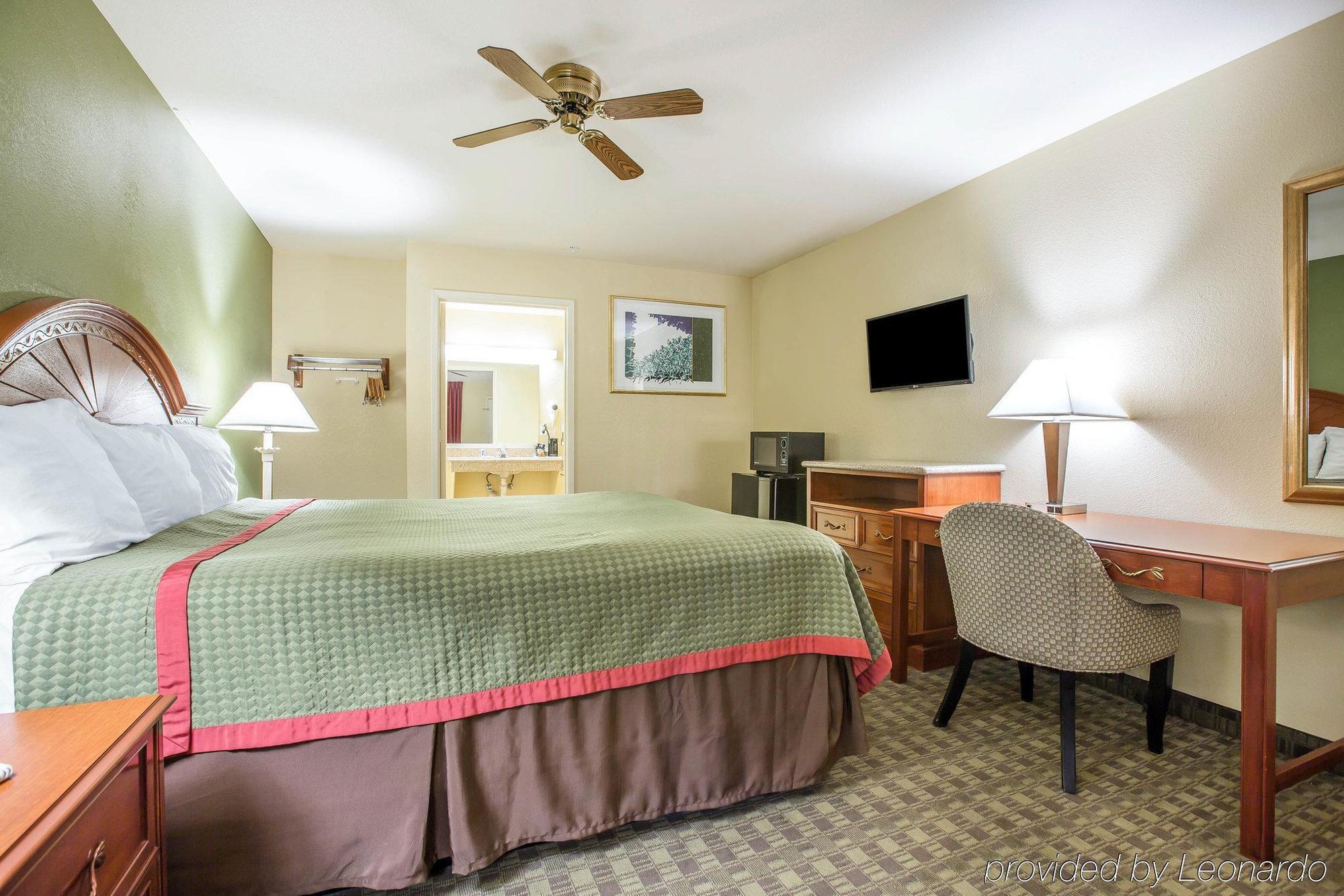 Rodeway Inn Делано Екстер'єр фото