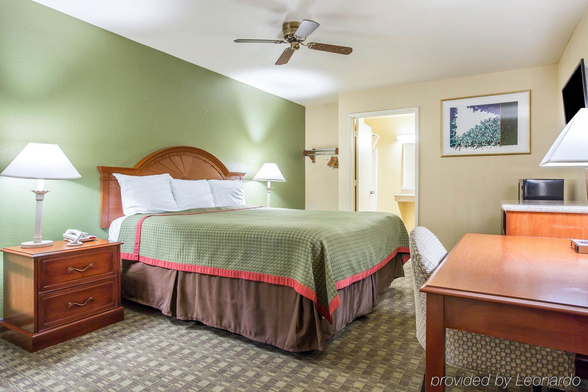 Rodeway Inn Делано Екстер'єр фото