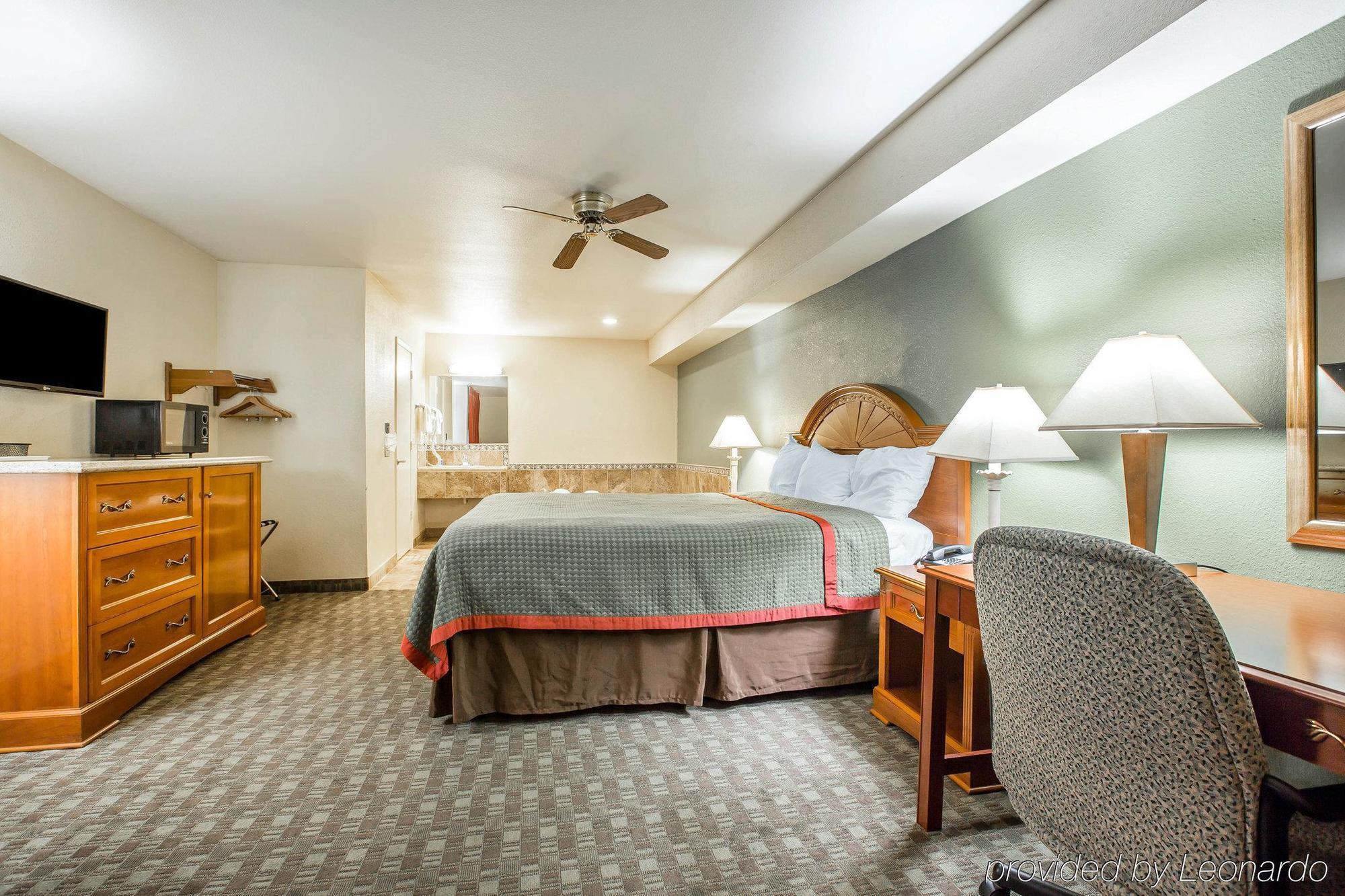 Rodeway Inn Делано Екстер'єр фото