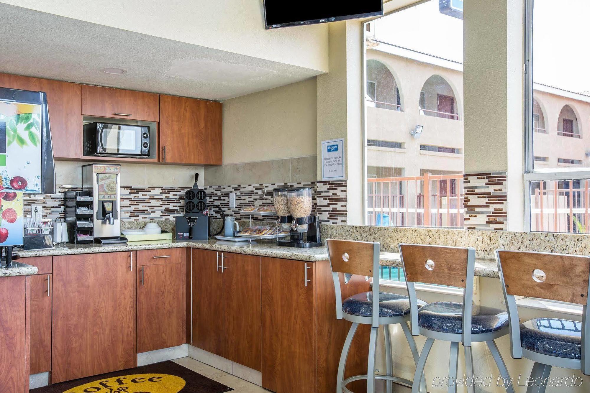 Rodeway Inn Делано Екстер'єр фото