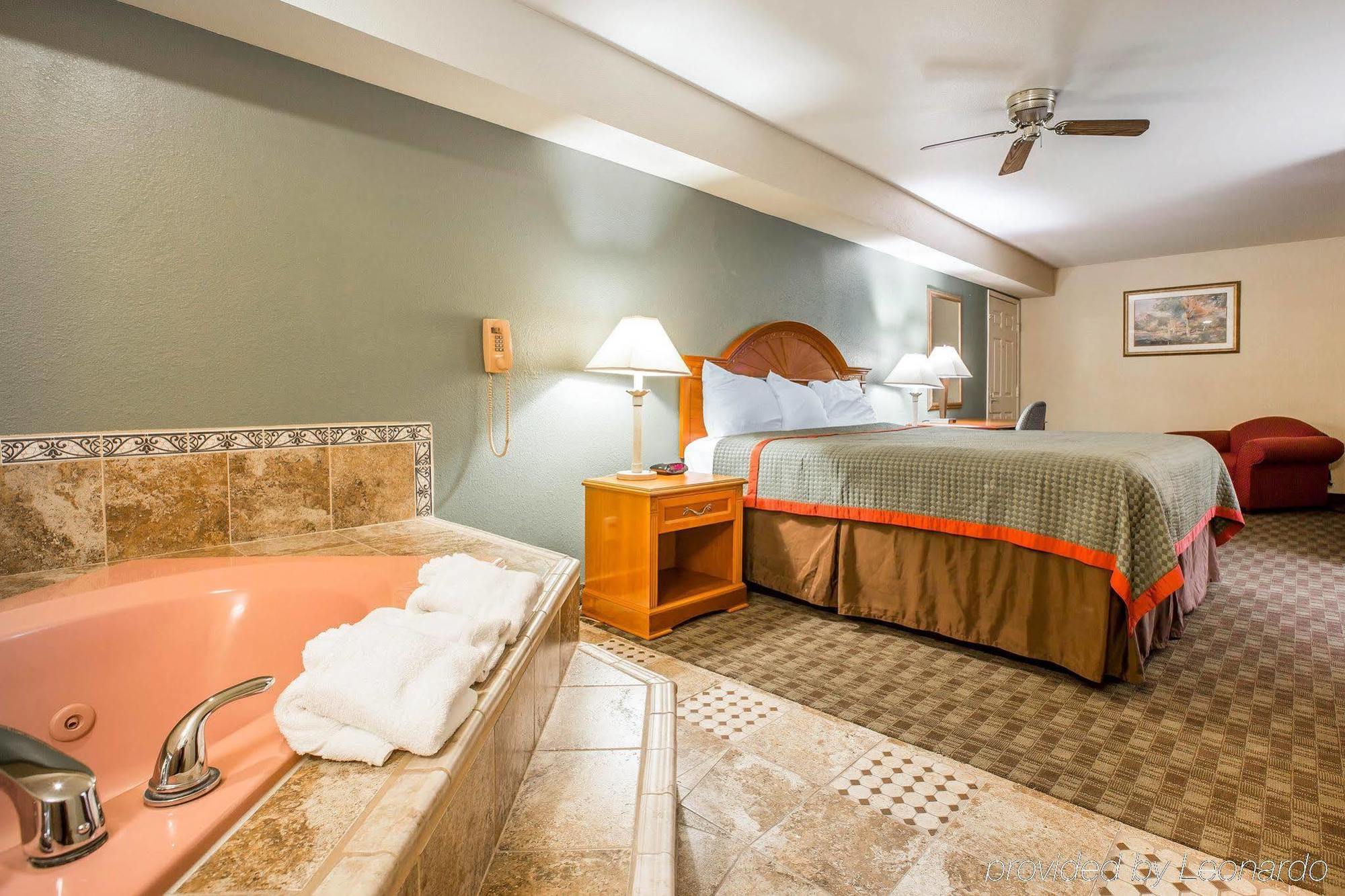 Rodeway Inn Делано Екстер'єр фото