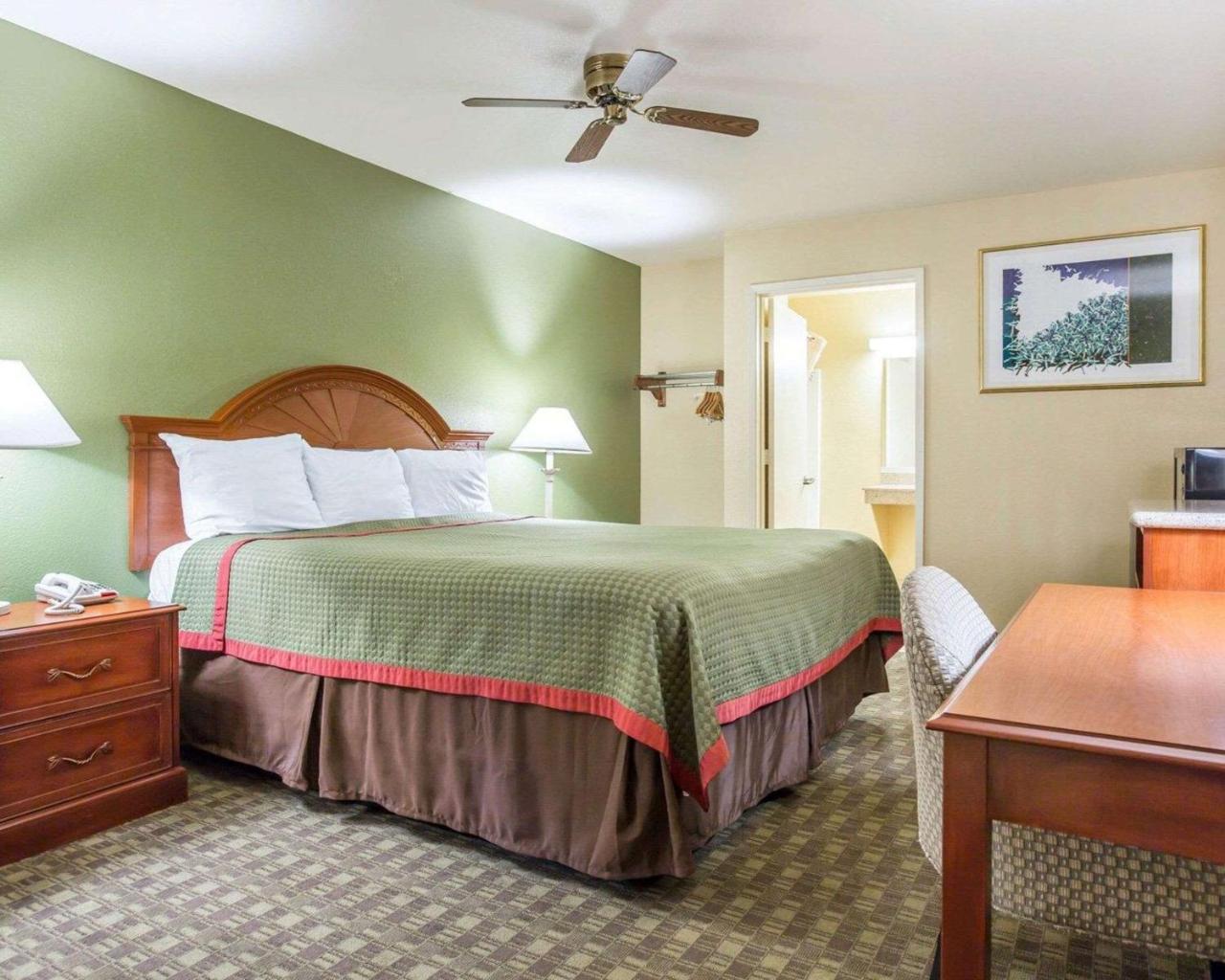 Rodeway Inn Делано Екстер'єр фото
