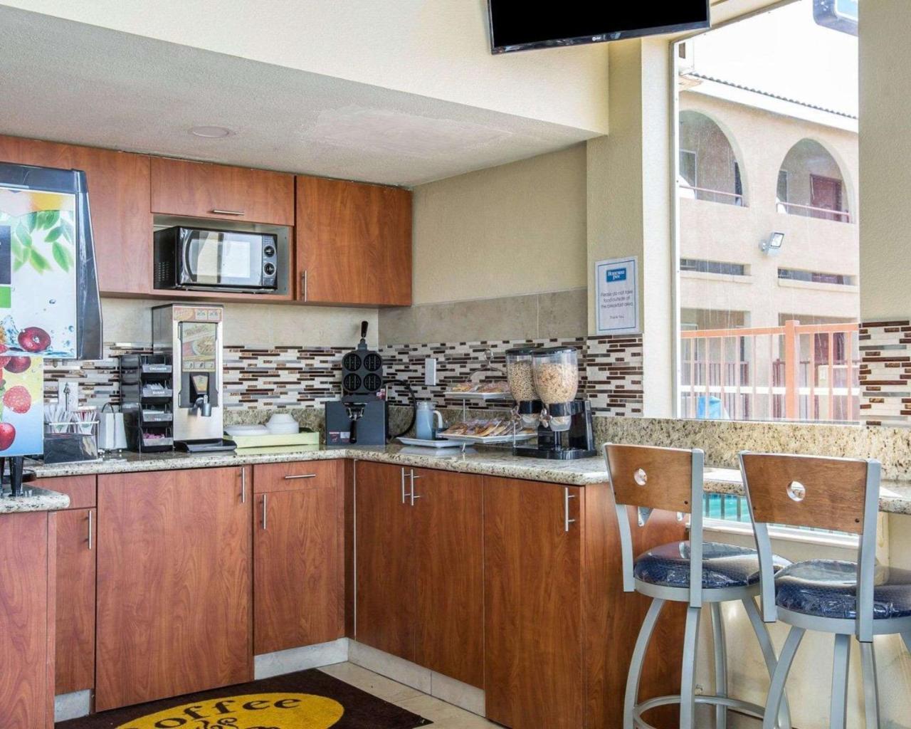 Rodeway Inn Делано Екстер'єр фото
