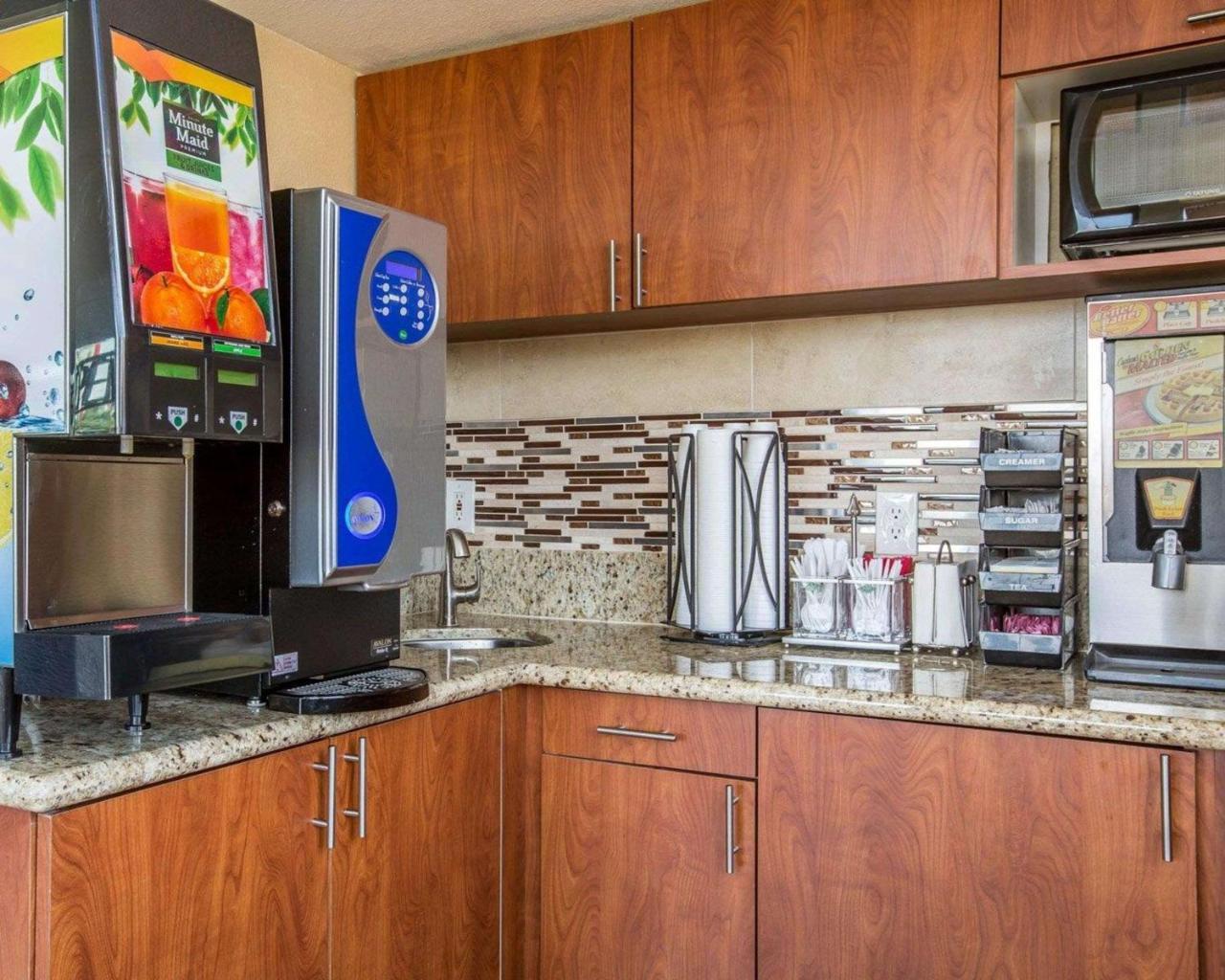 Rodeway Inn Делано Екстер'єр фото