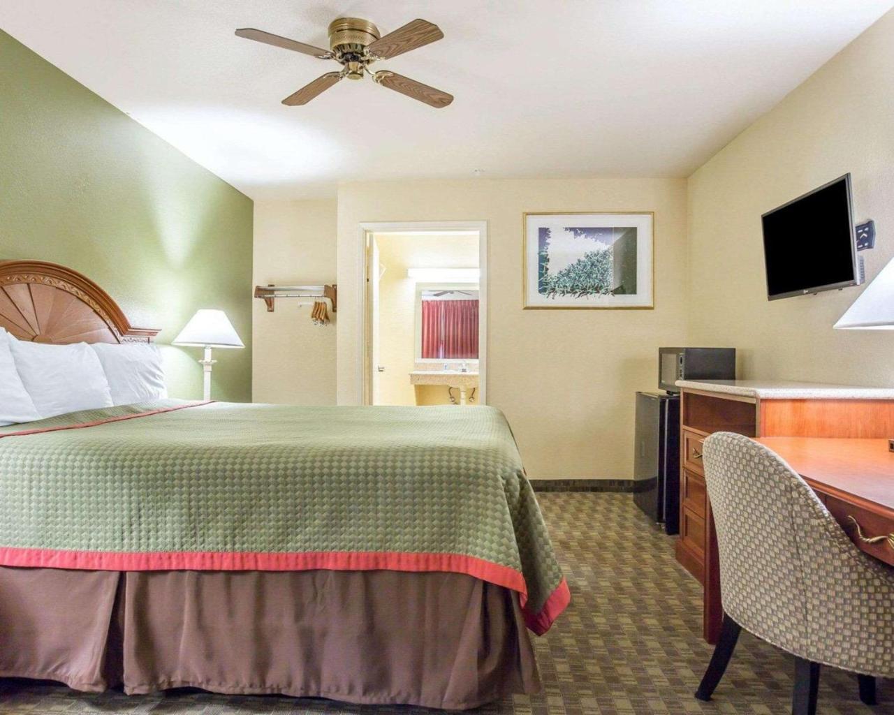 Rodeway Inn Делано Екстер'єр фото