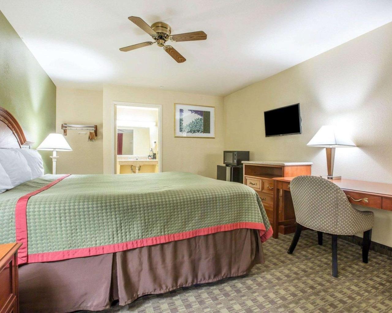 Rodeway Inn Делано Екстер'єр фото